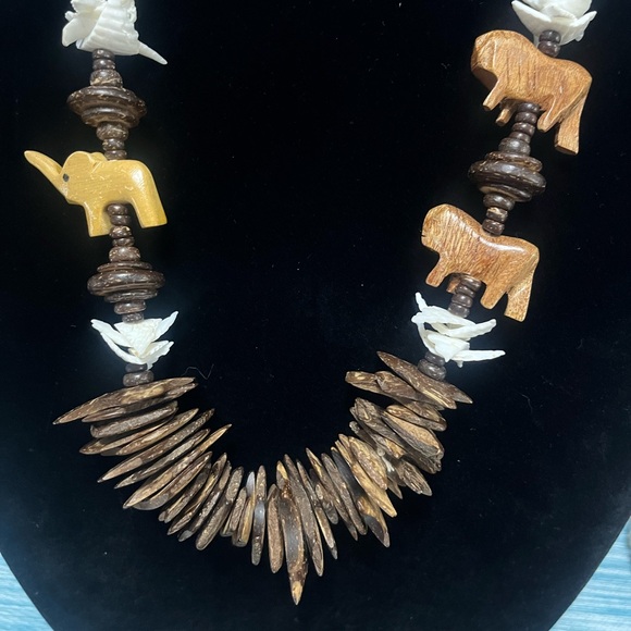 Vintage Jewelry - Handcrafted Wood Animal Necklace - Vintage